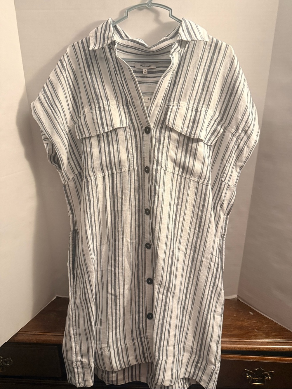 Oversized Madewell sleeveless button up shirt
Size M